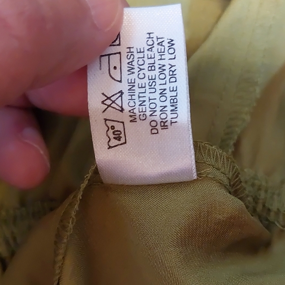 Violet & Claire, Silky Flutter Sleeve Blouse, Sz L, NWT - Picture 11 of 11